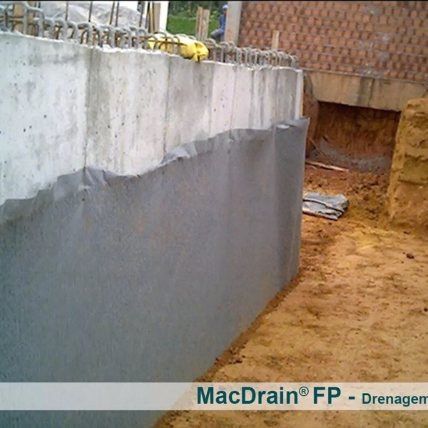 Encontraproduto.com.br - Macdrain FP 2L 30m² Geocomposto 1x30 (rolo 30m²) - MACCAFERRI
