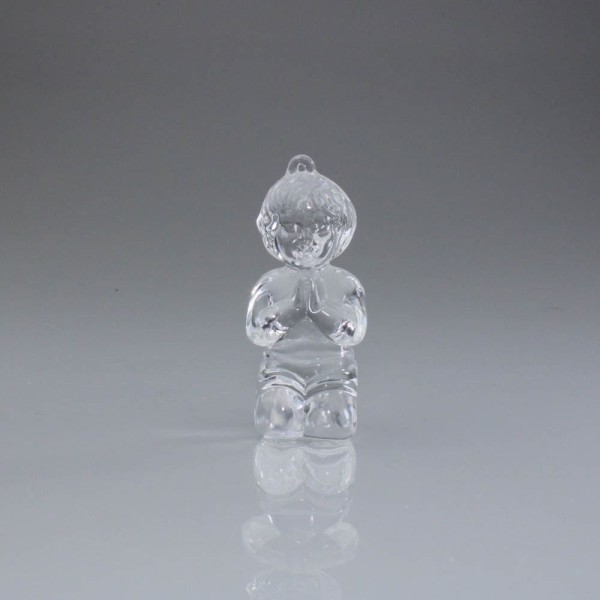 Encontraproduto.com.br - PINGENTE MENINO REZANDO 70MM EM ACRILICO COM 500GR