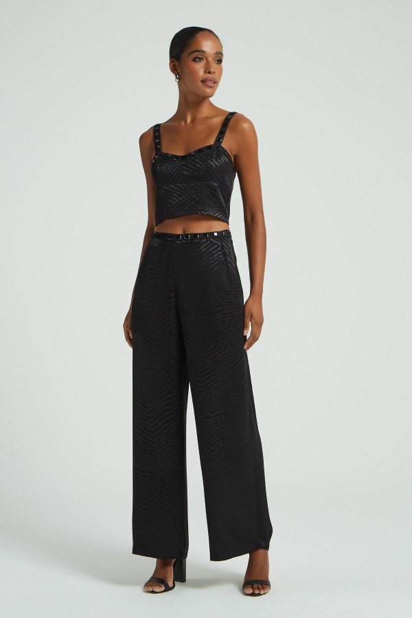 Encontraproduto.com.br - TOP LISO COM BOJO BORDADO-PRETO
