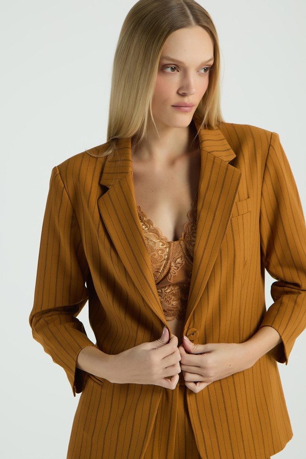 Encontraproduto.com.br - BLAZER LISTRADO - CARAMELO