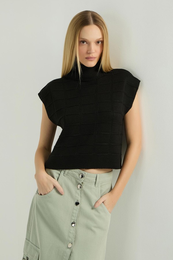 BLUSA EM TRICOT COM GOLA ALTA - PRETO