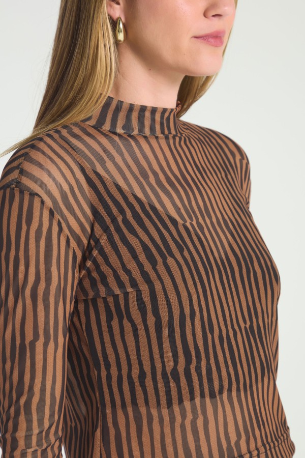 Encontraproduto.com.br - BLUSA TULE GOLA ALTA ESTAMPADA - EST SAFARI
