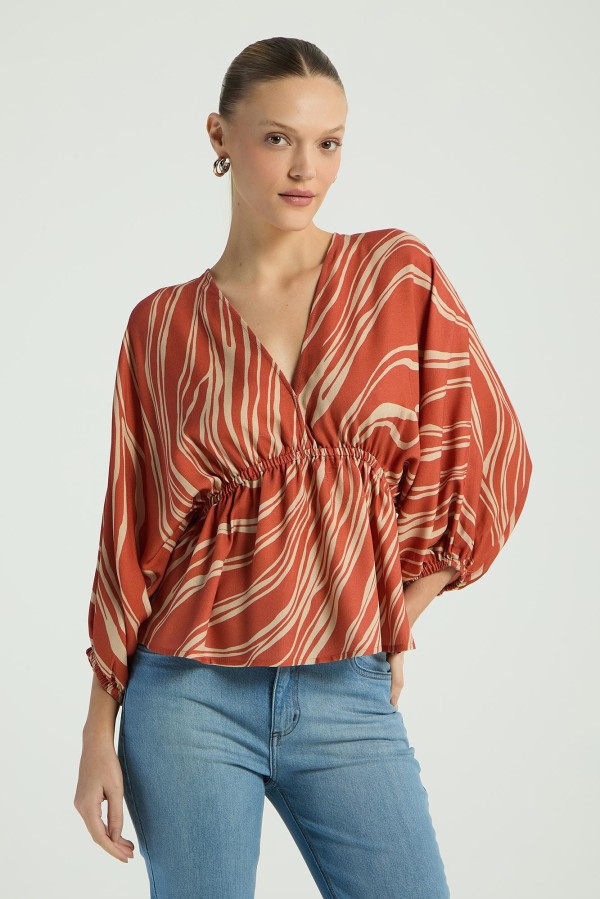 BLUSA MANGA LONGA COM DECOTE EM V - ESTAMPA ORGÂNICA