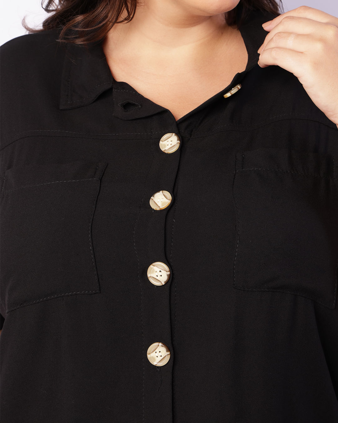 Encontraproduto.com.br - Camisa Plus Size Feminina Viscose Com Bolsos Preta