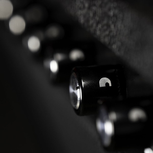 Encontraproduto.com.br - Knob De Alumínio Para Instrumentos E Periféricos Grande Preto/Prata DAddario LokNob Pro PW-LNPL-01BS
