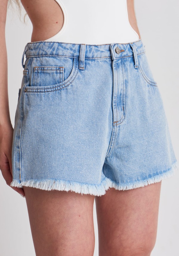 Short jeans brilho barra desfiada