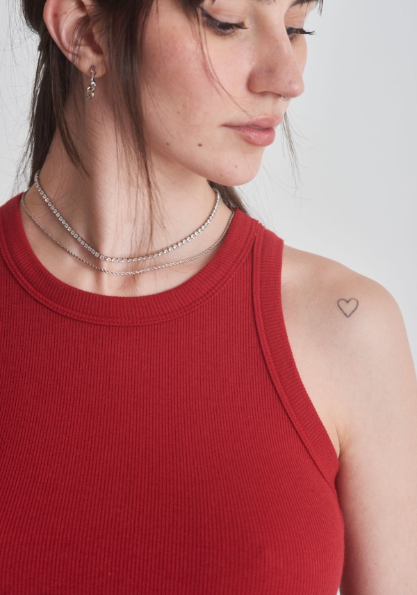Encontraproduto.com.br - Blusa regata cropped em ribana vermelha