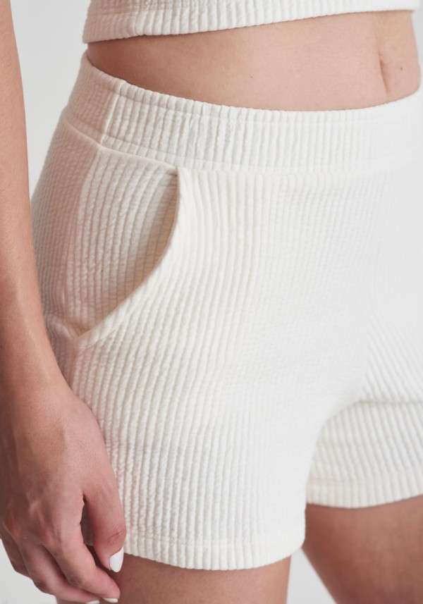 Encontraproduto.com.br - Short em malha diferenciada com bolsos