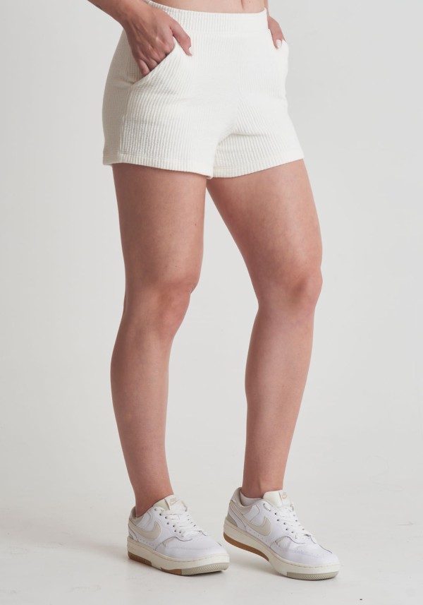 Encontraproduto.com.br - Short em malha diferenciada com bolsos
