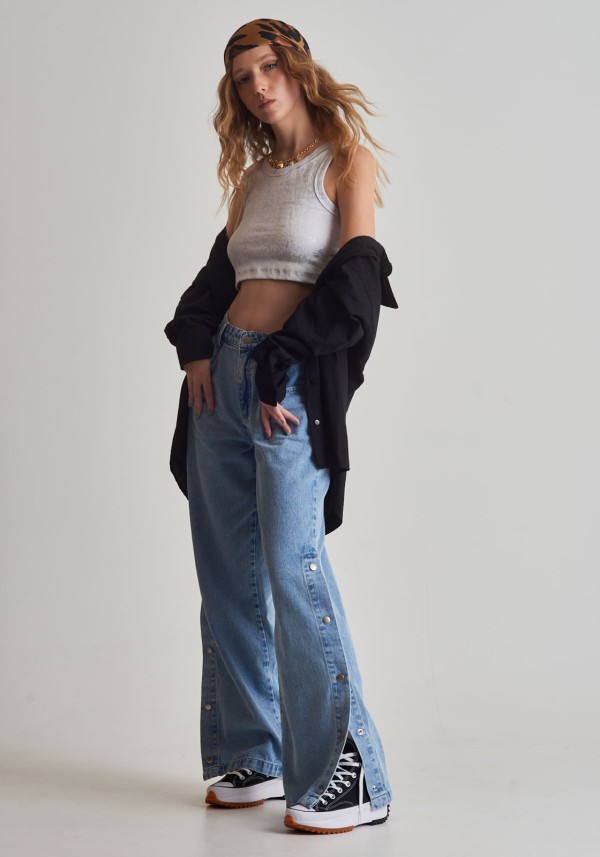 Encontraproduto.com.br - CALÇA JEANS COM BOTÕES NA LATERAL