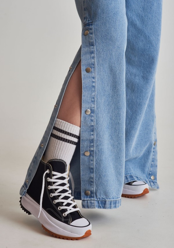 Encontraproduto.com.br - CALÇA JEANS COM BOTÕES NA LATERAL