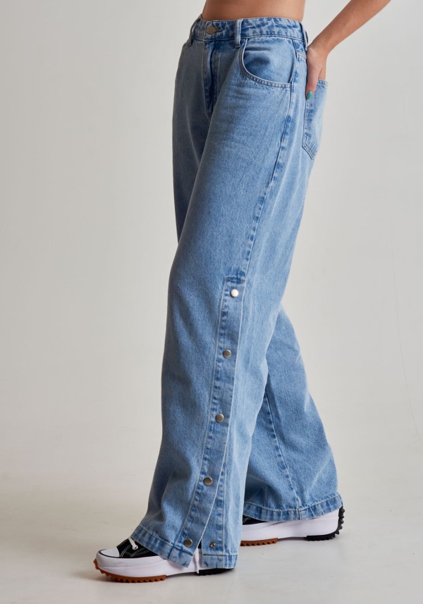 Encontraproduto.com.br - CALÇA JEANS COM BOTÕES NA LATERAL