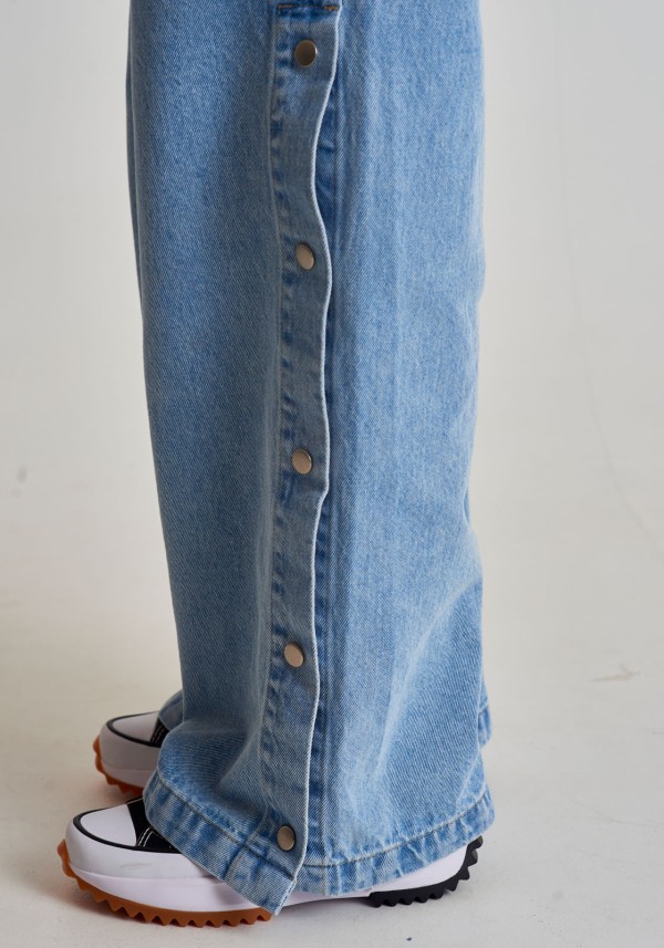 Encontraproduto.com.br - CALÇA JEANS COM BOTÕES NA LATERAL