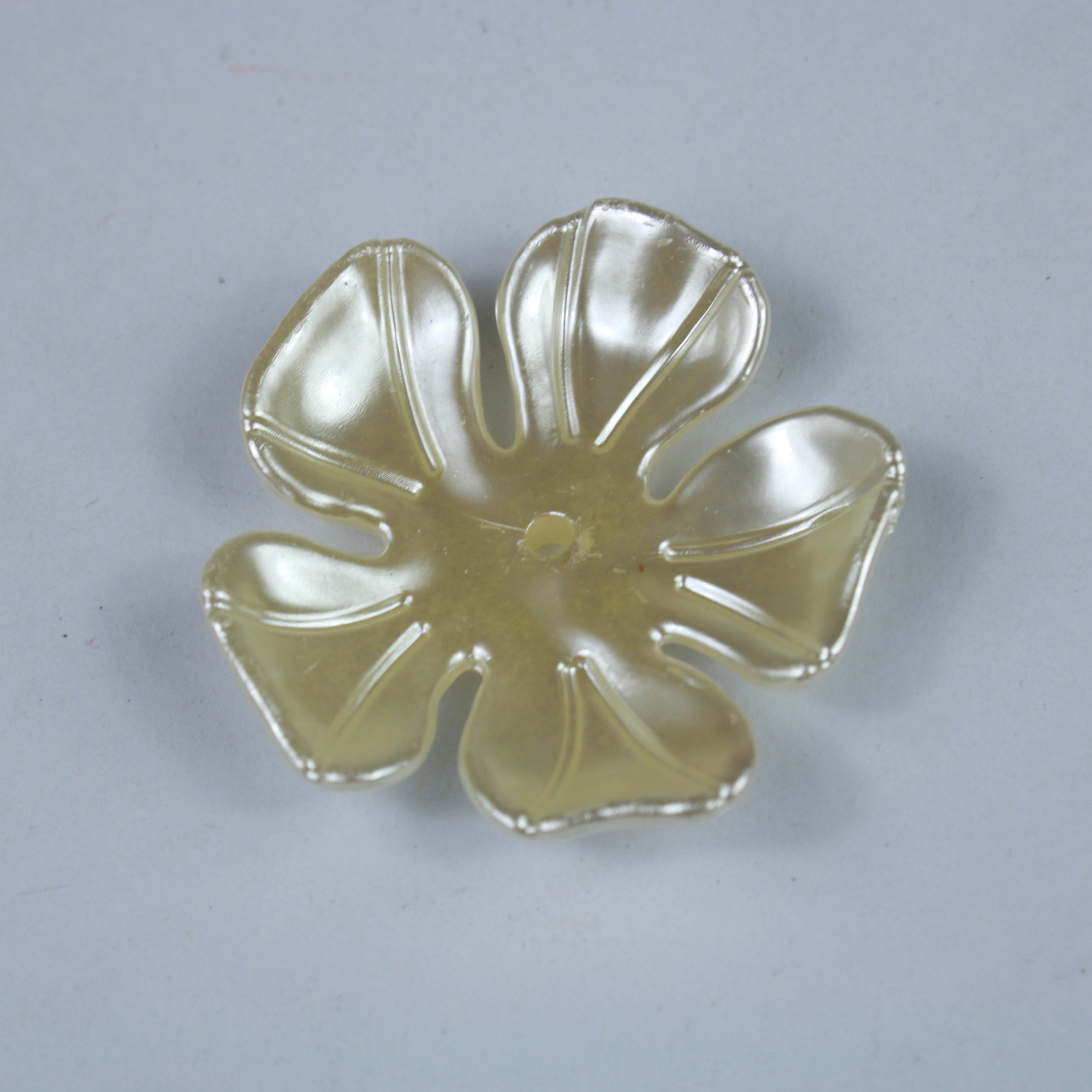 Encontraproduto.com.br - FLOR CINCO PETALAS PEROLADA 36MM EM ABS COM 25G