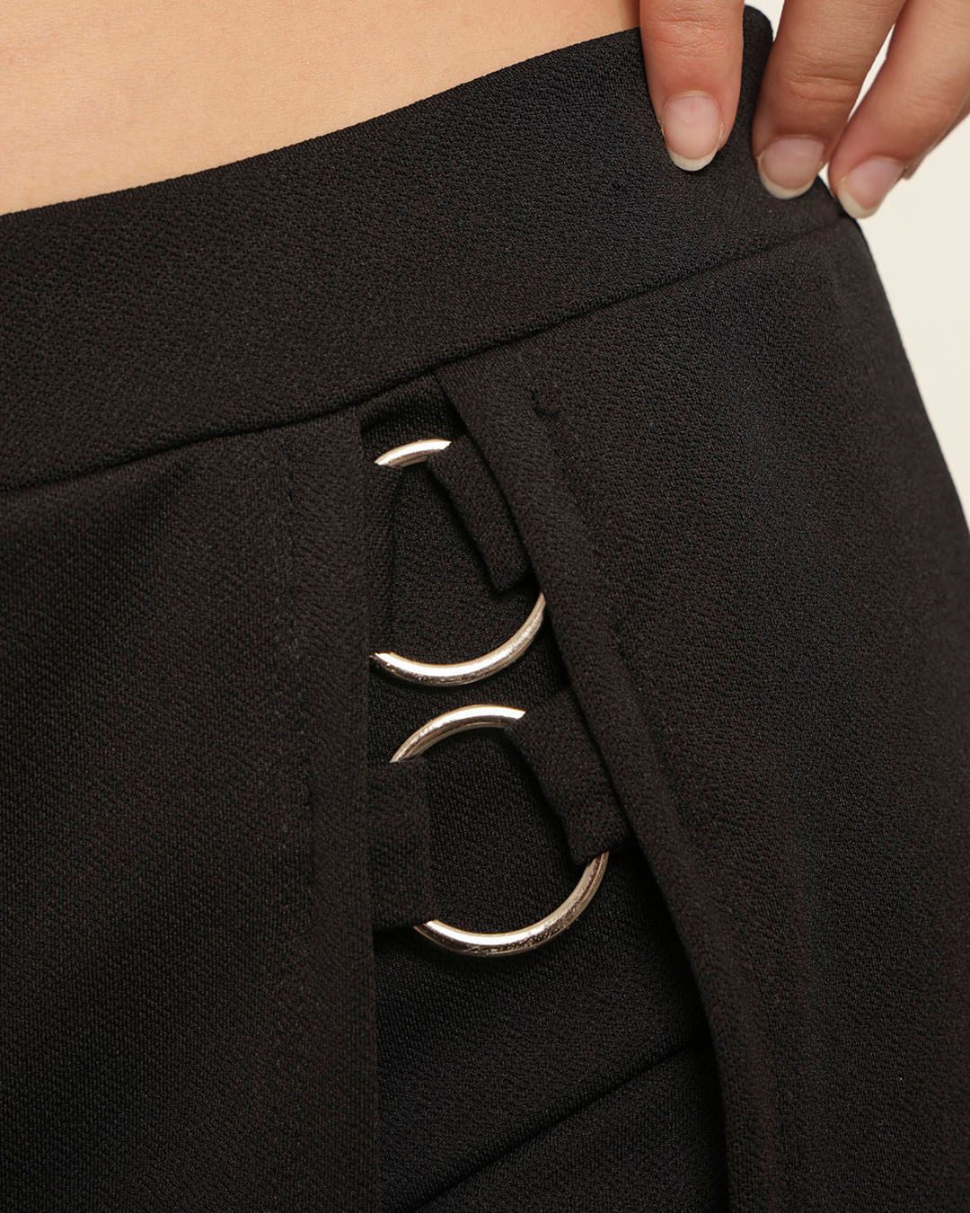 Encontraproduto.com.br - Short Saia Juvenil Curta Crepe Com Recorte Preta