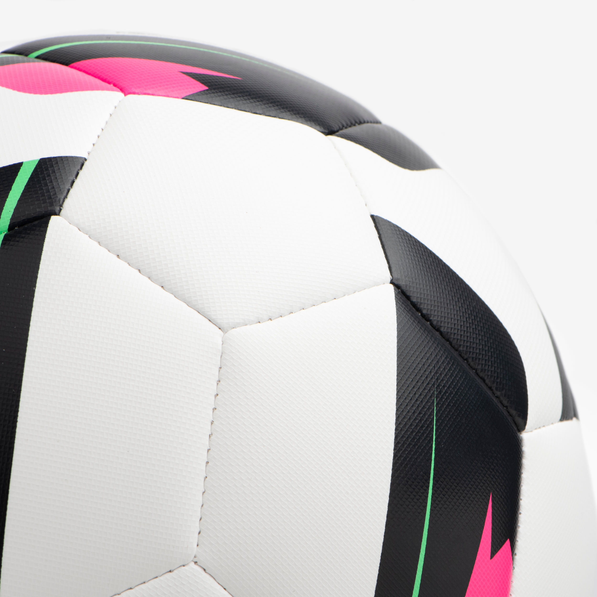 Encontraproduto.com.br - Bola de Futebol F100 Tam 5 Kipsta