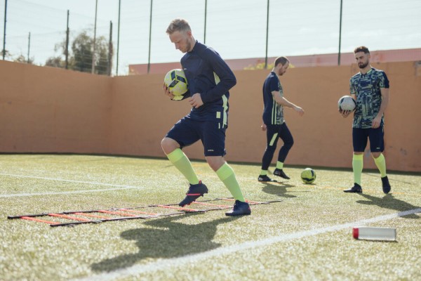 Encontraproduto.com.br - Escada de Treino Futebol Modular V2 Kipsta
