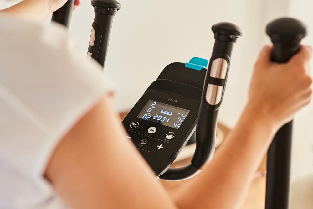 Encontraproduto.com.br - Elíptico EL120, compatível com o aplicativo Econnected Domyos