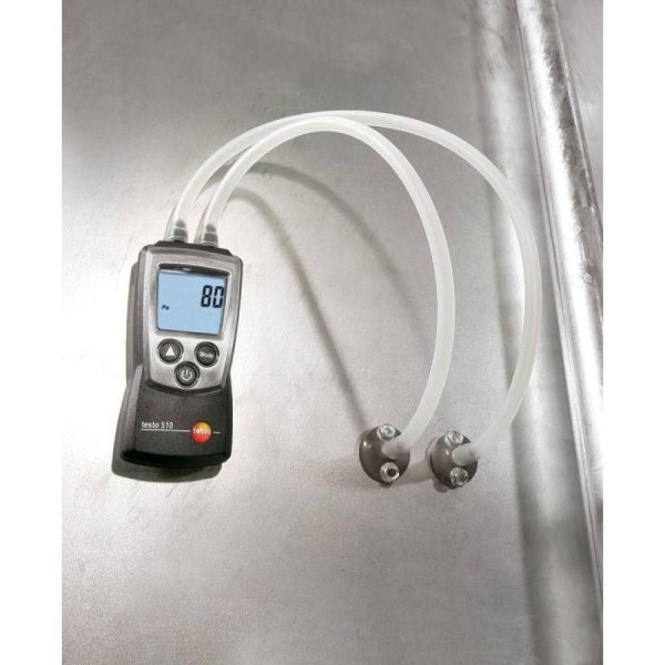 Encontraproduto.com.br - Manômetro de Pressão Diferencial Capacidade 0-100 hPa com capa de proteção e kit de mangueiras com adaptador Ref. 0563 0510 Testo 510