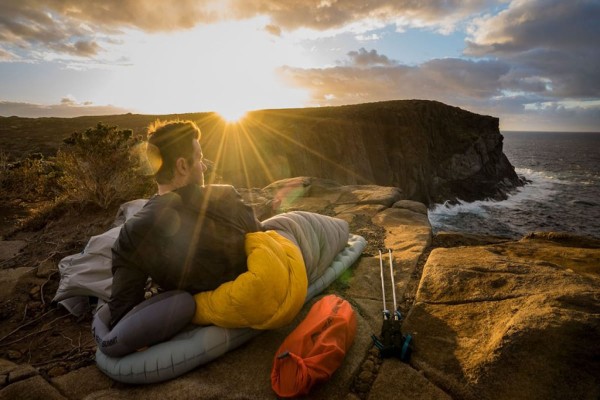 Encontraproduto.com.br - Saco de dormir Deuter Astro Pro 600 SL de - 4°C à - 29°C