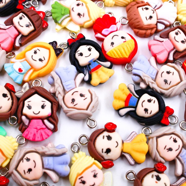 Encontraproduto.com.br - PINGENTE BONECAS EM RESINA COM 100 PEÇAS