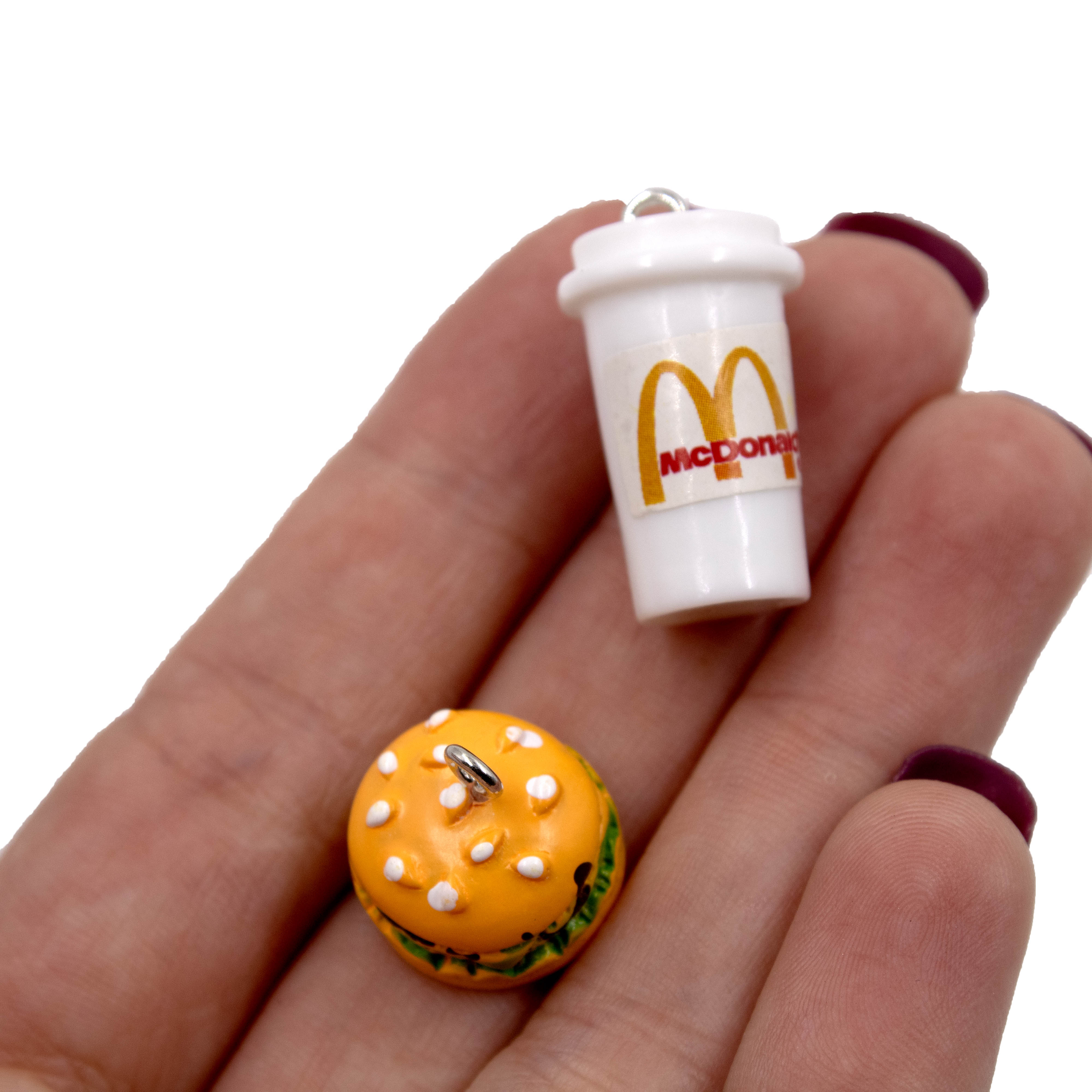 Encontraproduto.com.br - PINGENTE LANCHE E BEBIDA 15MM EM RESINA COM 50 PEÇAS