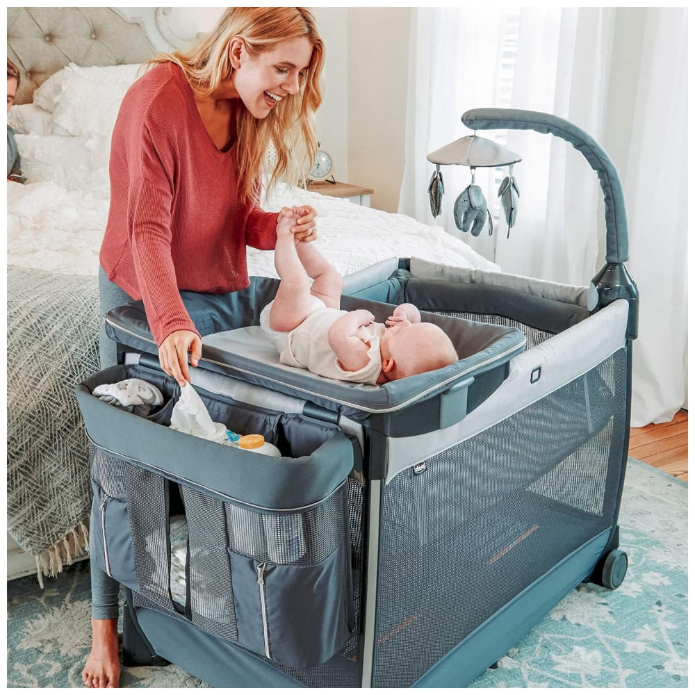 Encontraproduto.com.br - Berço Cercado Portátil com Trocador de Fraldas, Móbile e Suporte Lateral, Chicco, Preto e Cinza