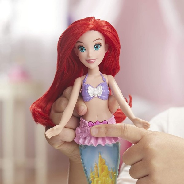 Encontraproduto.com.br - Boneca Articulada - 30 Cm - Princesas Disney - Ariel - Luz e Brilho - Hasbro