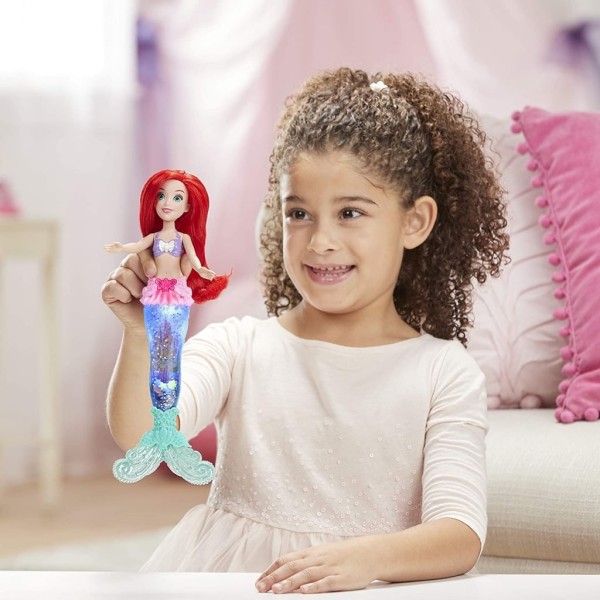 Encontraproduto.com.br - Boneca Articulada - 30 Cm - Princesas Disney - Ariel - Luz e Brilho - Hasbro