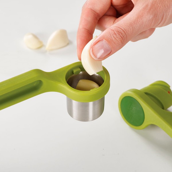 Encontraproduto.com.br - Espremedor de Alho Helix Verde Prata Joseph & Joseph