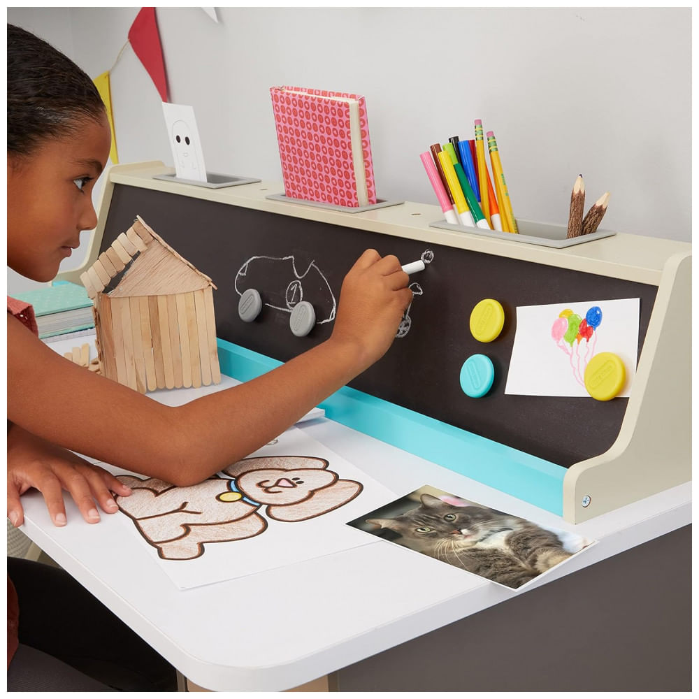 Encontraproduto.com.br - Mesa Infantil de Madeira com Lousa e zenamento para Crianças a Partir de 4 Anos, LITTLE TIKES 658815EUC, Bege