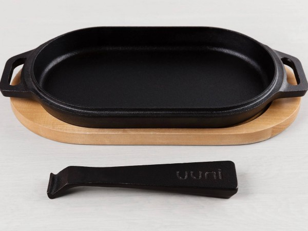 Encontraproduto.com.br - Chapa de Ferro Fundido com Apoio de Madeira Sizzler Ooni