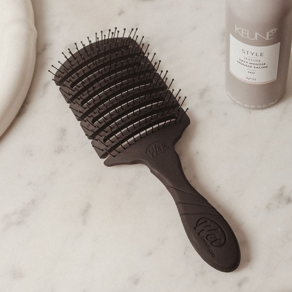 Encontraproduto.com.br - Escova De Cabelo Wet Brush Quadrada Flex Dry Preta Cabo Emborrachado