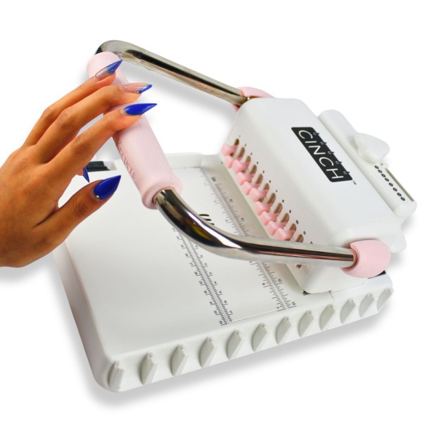 Encontraproduto.com.br - Encadernadora The Cinch Heidi Swapp Furo Quadrado Rosê We R Memory Keeepers 662789