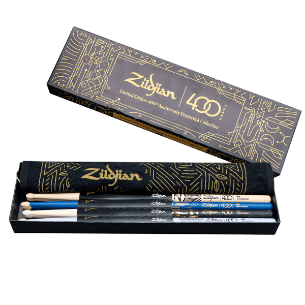 Encontraproduto.com.br - Pack Zildjian Edição Limitada 400 anos com 4 Pares de baquetas e Toalha Exclusiva