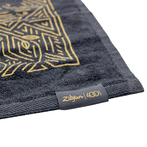 Encontraproduto.com.br - Pack Zildjian Edição Limitada 400 anos com 4 Pares de baquetas e Toalha Exclusiva