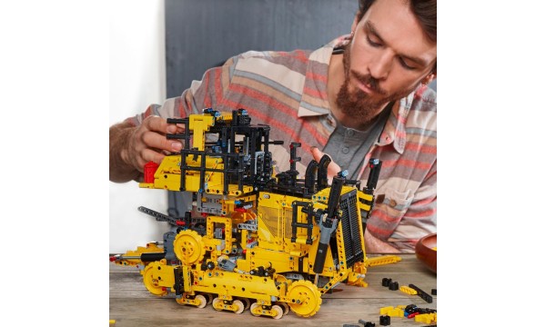 Encontraproduto.com.br - LEGO 42131 Technic - Escavadeira Cat® D11