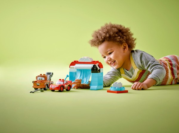 Encontraproduto.com.br - Blocos de Montar - Diversao no Lava Jato com Relampago McQueen e Mate LEGO DO BRASIL