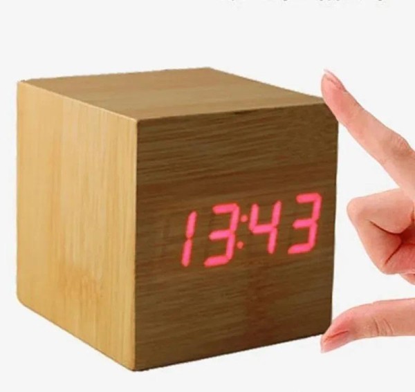 Encontraproduto.com.br - Relógio Digital De Mesa C/ Alarme, Led 5v Quadrado Madeira