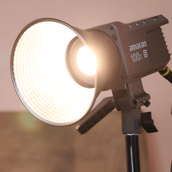 Encontraproduto.com.br - Iluminador LED Amaran 100x S Bicolor COB Luz Contínua 100w Monolight Bowens (Bivolt)