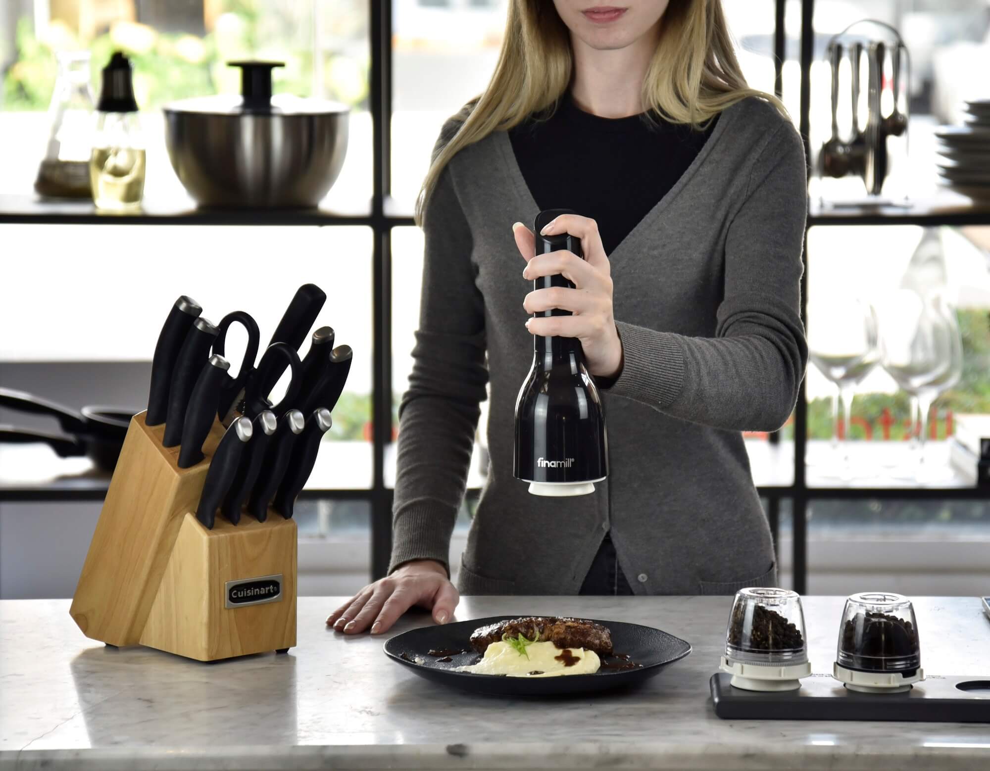 Encontraproduto.com.br - Moedor Elétrico com 2 Recipientes FinaPod ProPlus FinaMill Preto