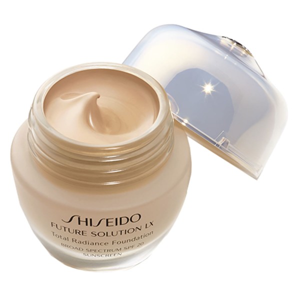 Encontraproduto.com.br - Base Cremosa - Shiseido Future Solution LX Total Radiance FPS 15 Neutral 3 - 30ml