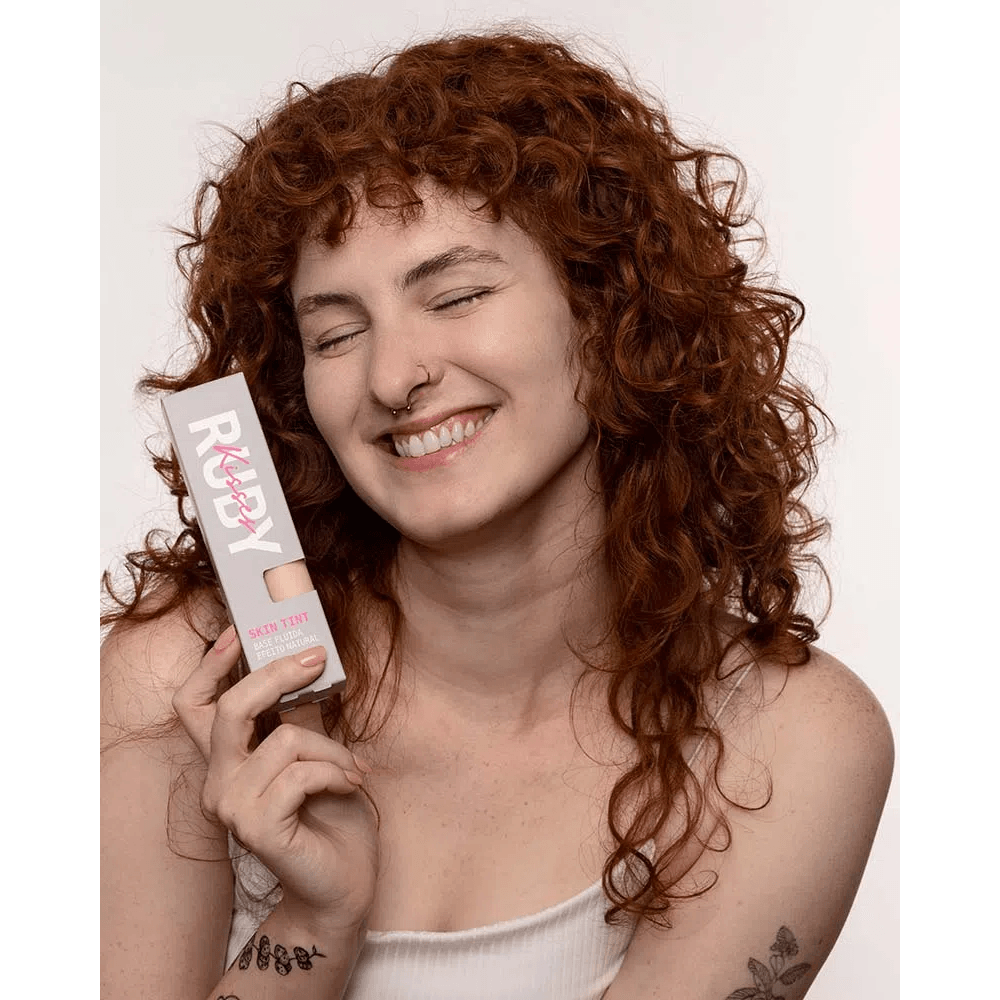 Encontraproduto.com.br - Base Fluida Ruby Kisses Skin Tint Efeito Natural Cor 105 RS105B 30ml