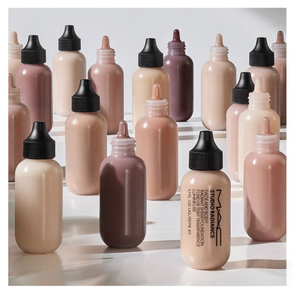Encontraproduto.com.br - Base MAC Face and Body Natural Radiance Tons Escuros C7