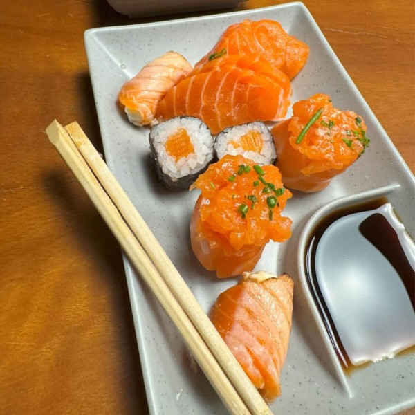 Encontraproduto.com.br - Kit 50 Pratos Sushi Retangulares 19cm Melamina com Molheira Lyor Tóquio Granilite