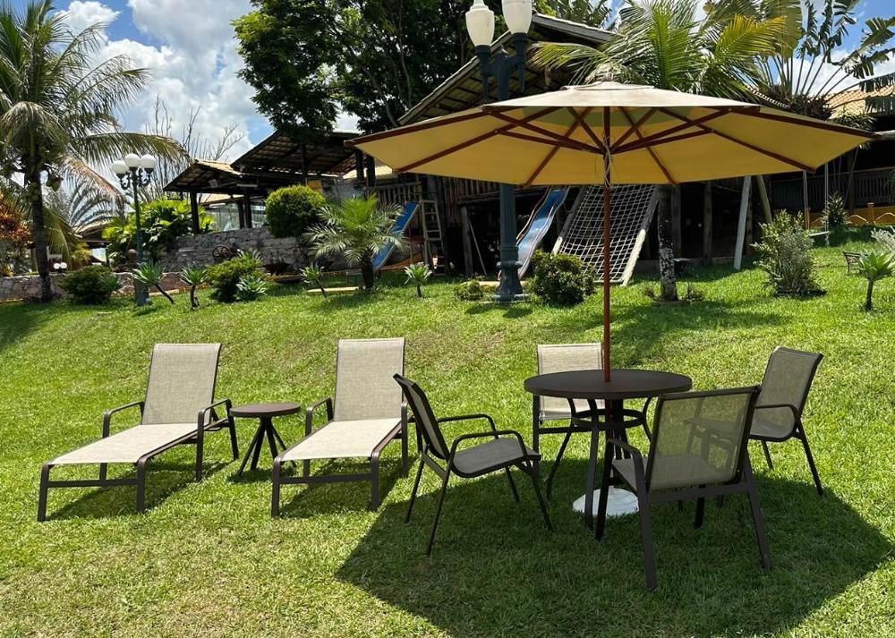 Encontraproduto.com.br - Kit De Piscina Cadeiras, Mesas, Ombrelone, Espreguiçadeiras Marrom