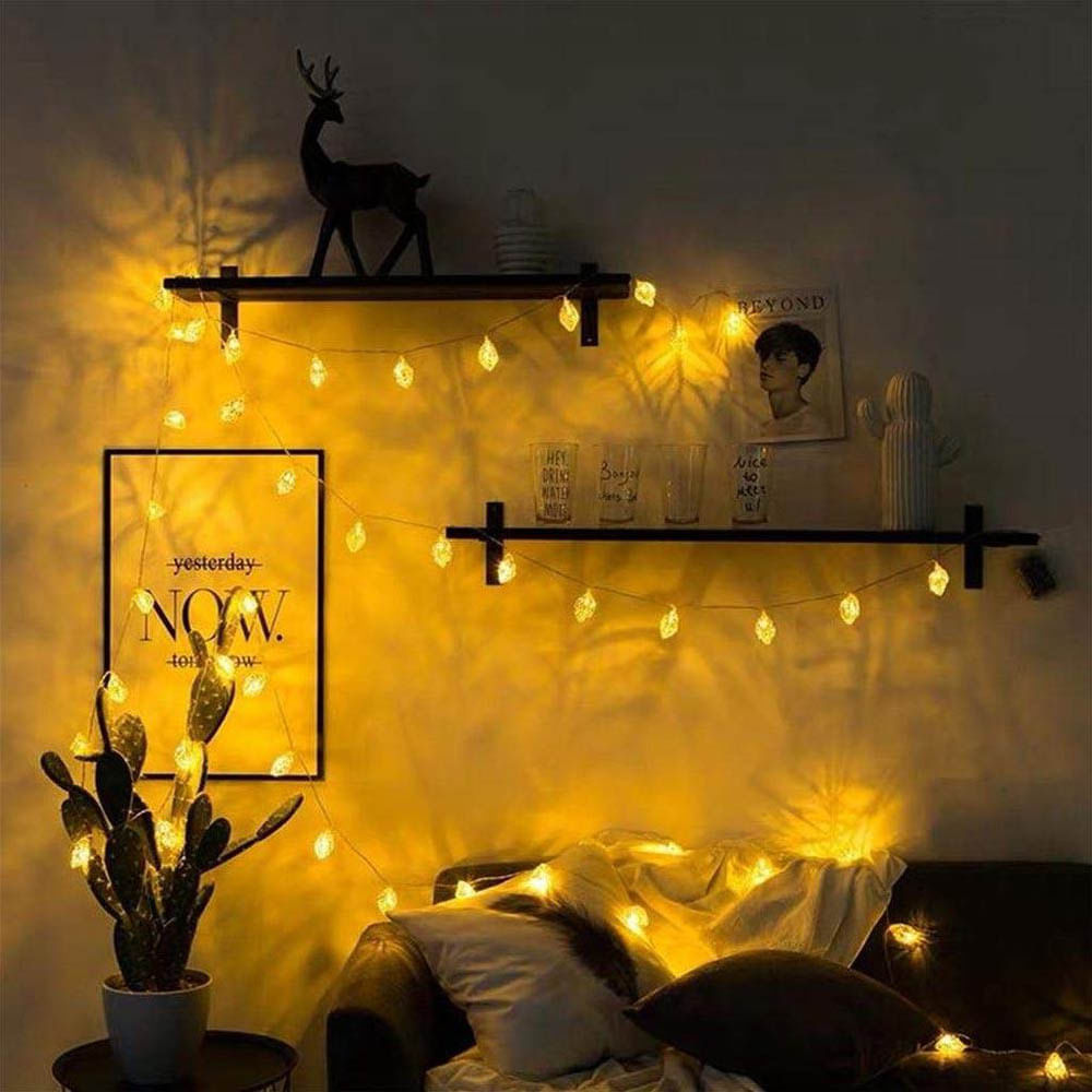 Encontraproduto.com.br - Cordão Fio LED com 10 Folhas Metal Dourado - A Pilha