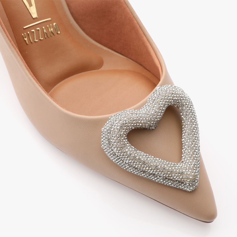 Encontraproduto.com.br - Scarpin Chanel Coração Bege