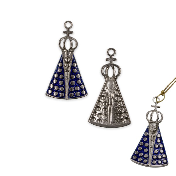 Encontraproduto.com.br - PINGENTE CATAFORETICO RESINADO NOSSA SENHORA APARECIDA 53X30MM EM ZAMAC COM 02 PEÇAS