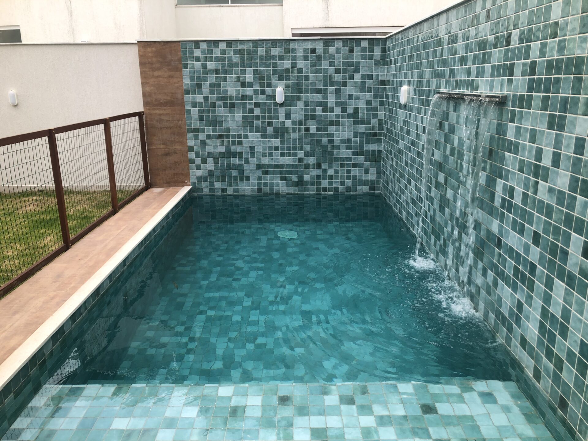 Encontraproduto.com.br - Revestimento 7,5x7,5 Java Lago Mesh Brilhante Eliane